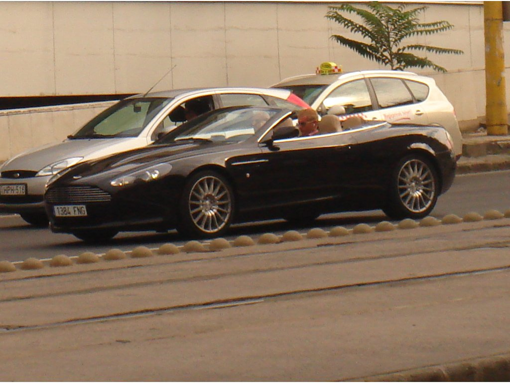 Aston DB9 Volante