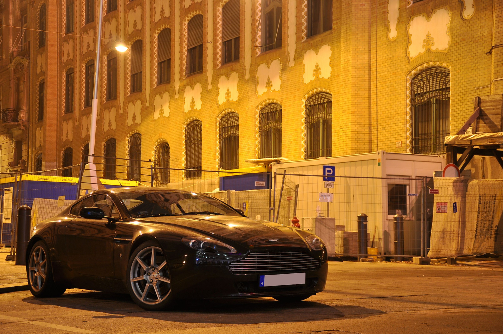 Aston Martin Vantage 058