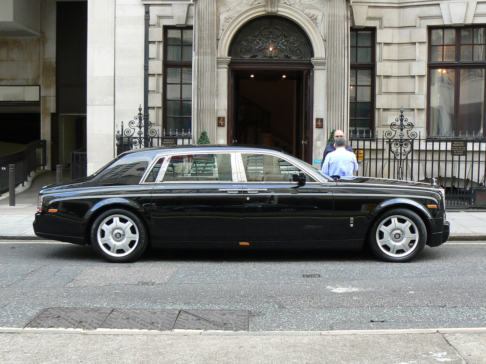 (6) Rolls-Royce Phantom EWB