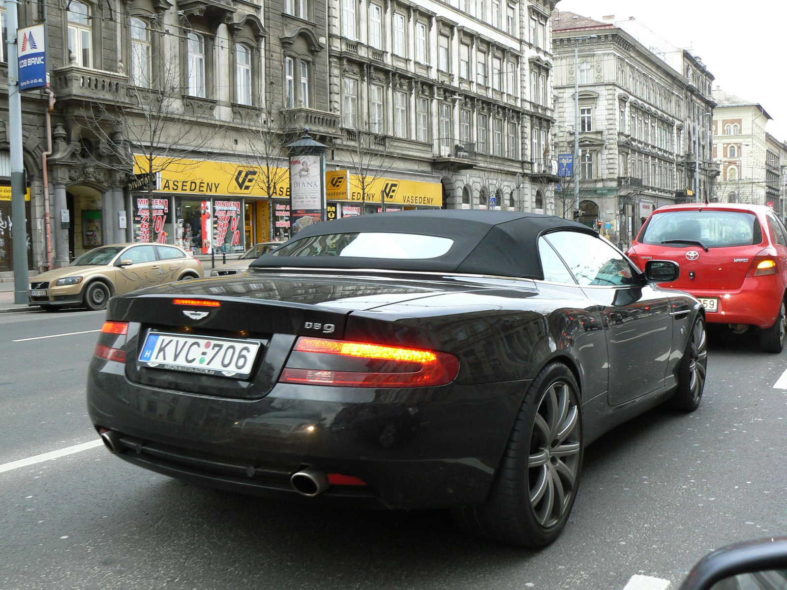 Aston Martin DB9 Volante 075