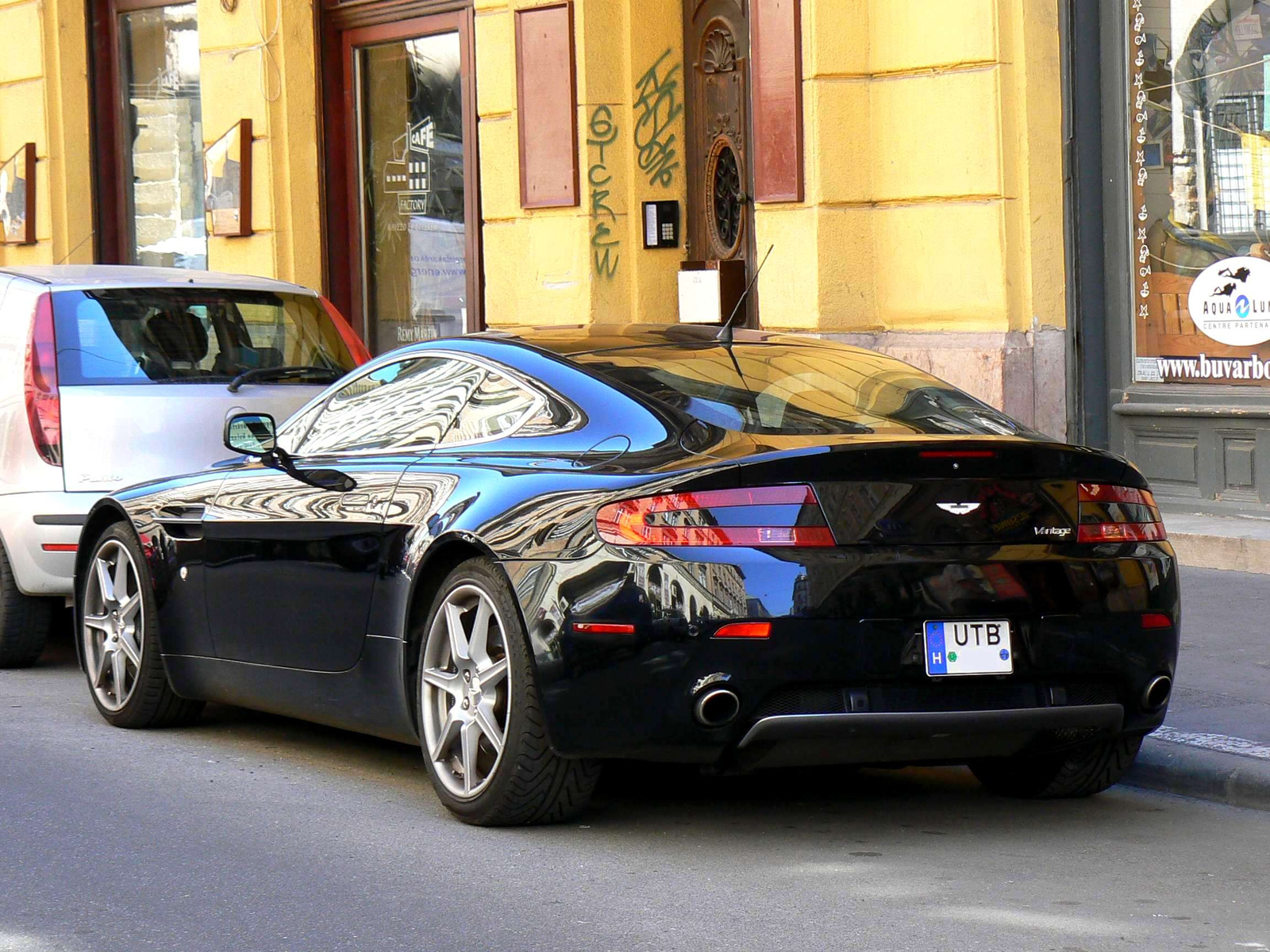 Aston Martin Vantage 045