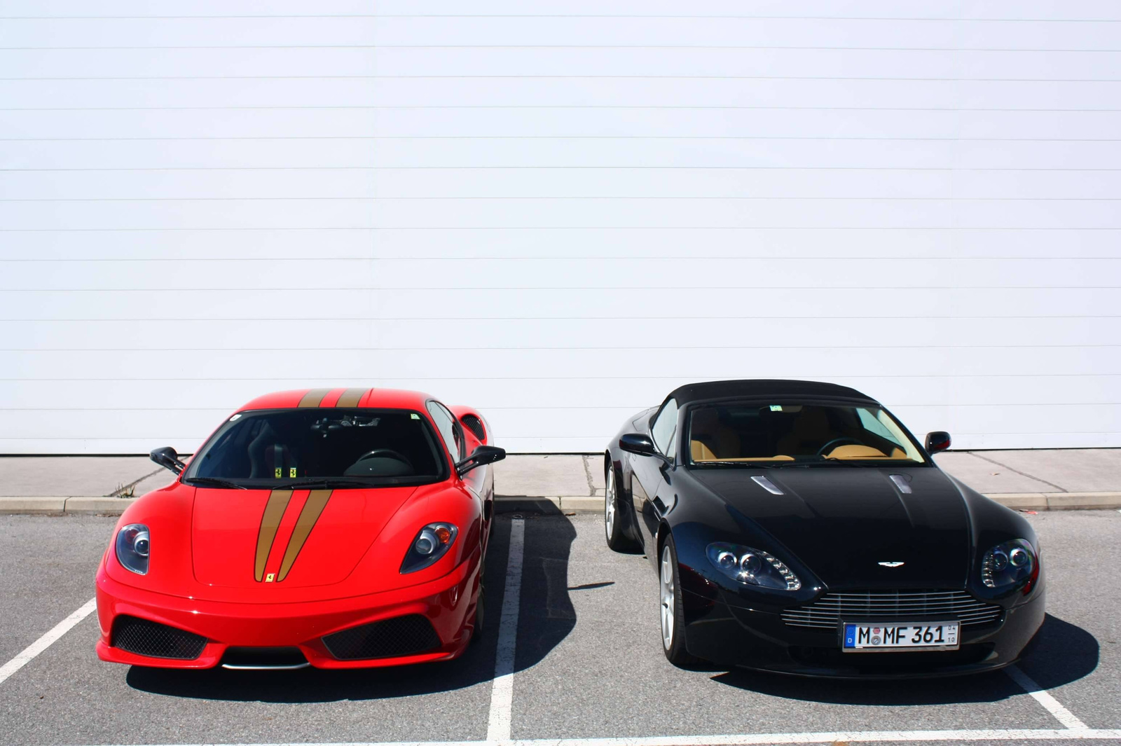 Ferrari F430 Scuderia - Aston Martin Vantage Roadster