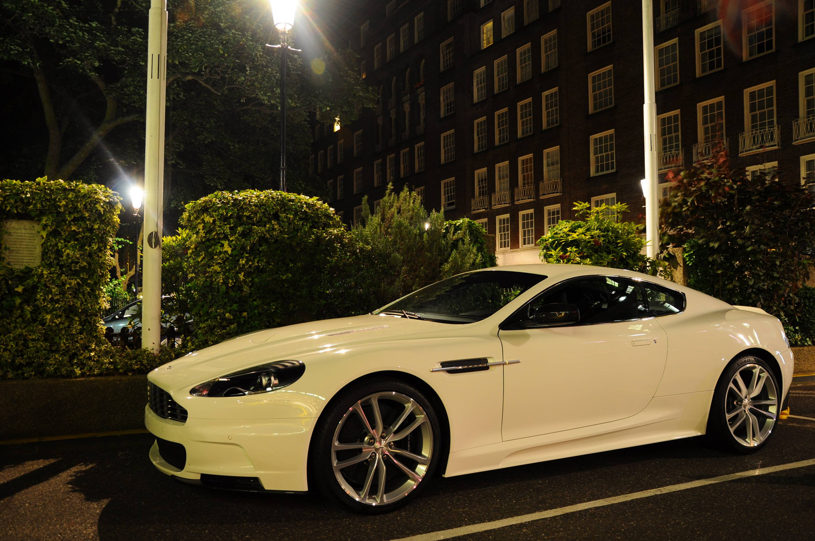 Aston Martin DBS