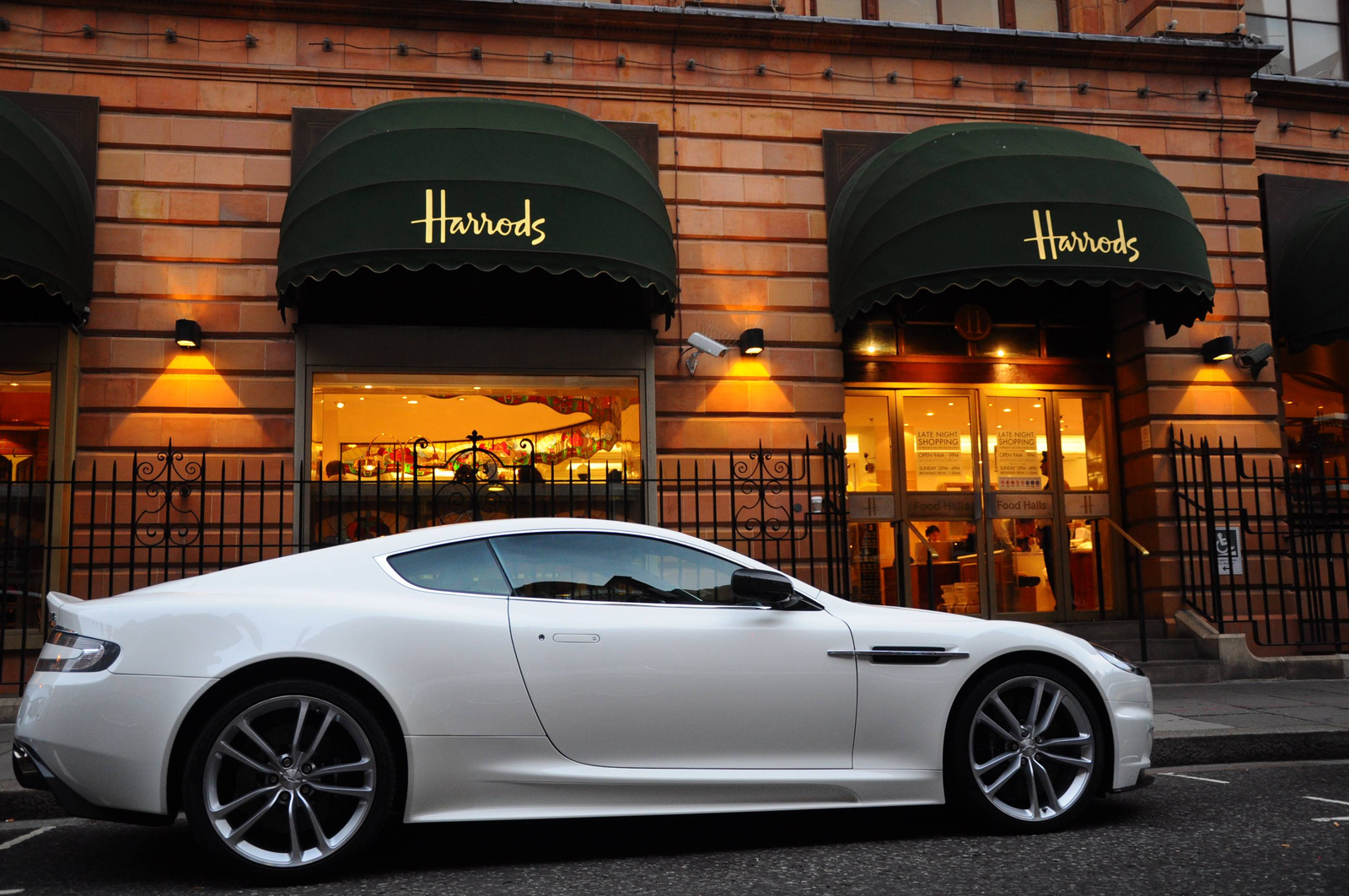 Aston Martin DBS