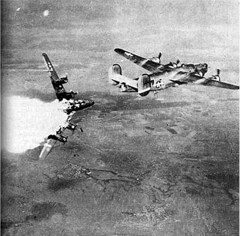 B-24 Liberator telitalálatot kap