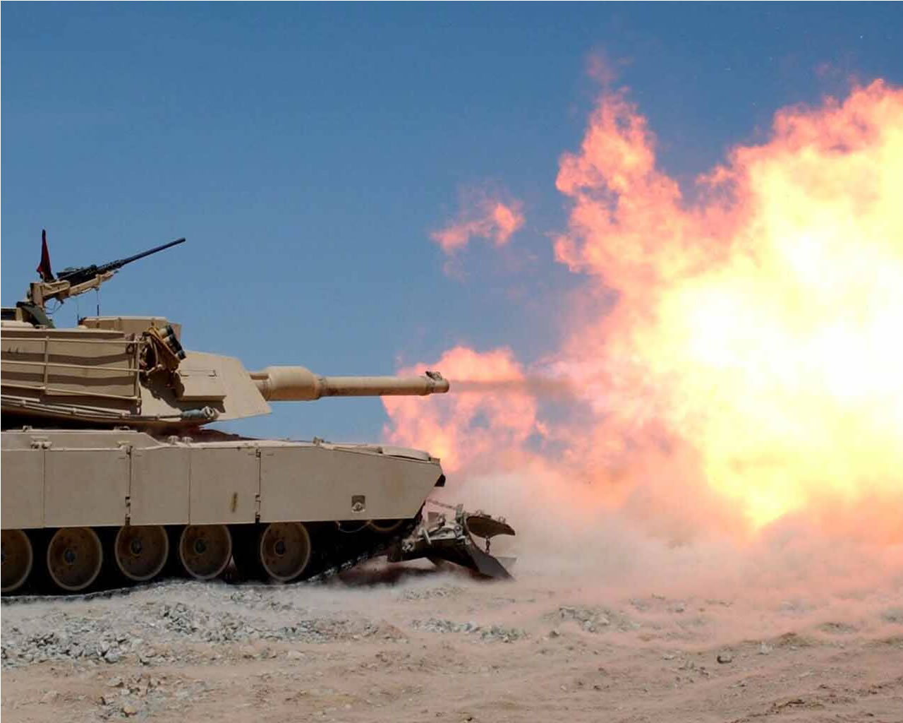 M1A1 Abrams (USA) fires