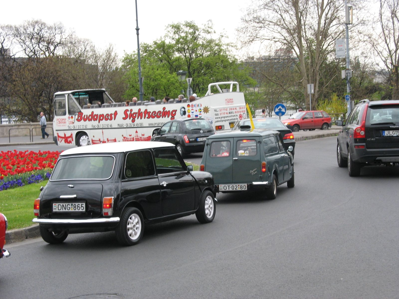 Mini Morrisok a Clark Ádám téren