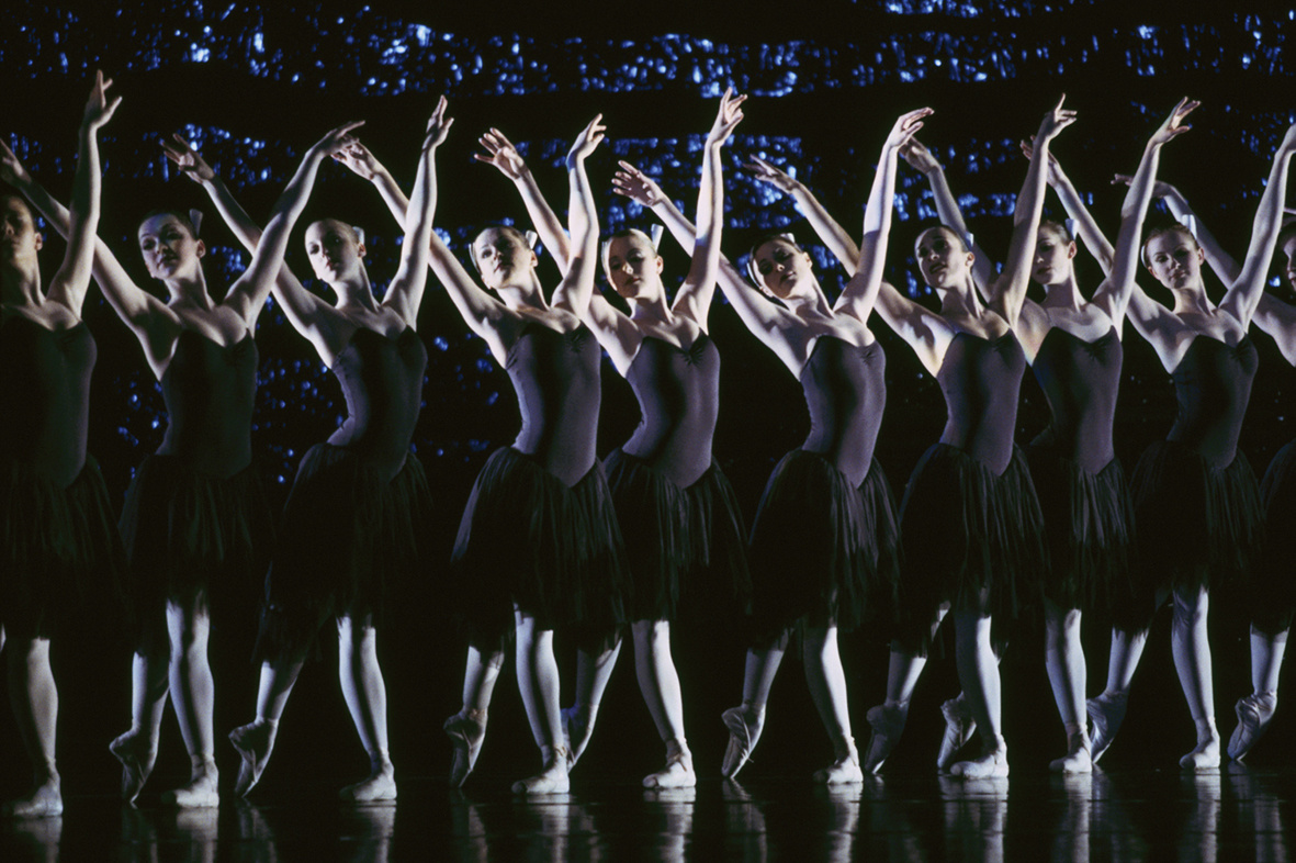 Artists of The Australian Ballet SwanLake-6-smallphoto Jim McFar