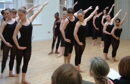 Lipa Ballet dancers