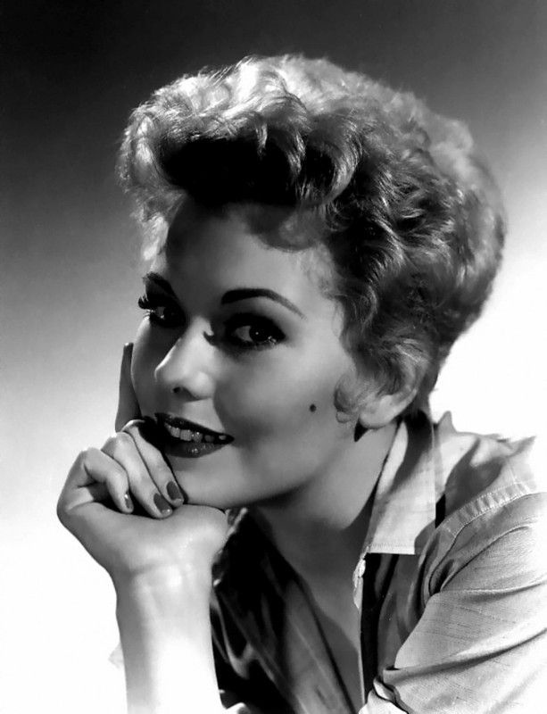 kimnovak0927rbo7-784x1024