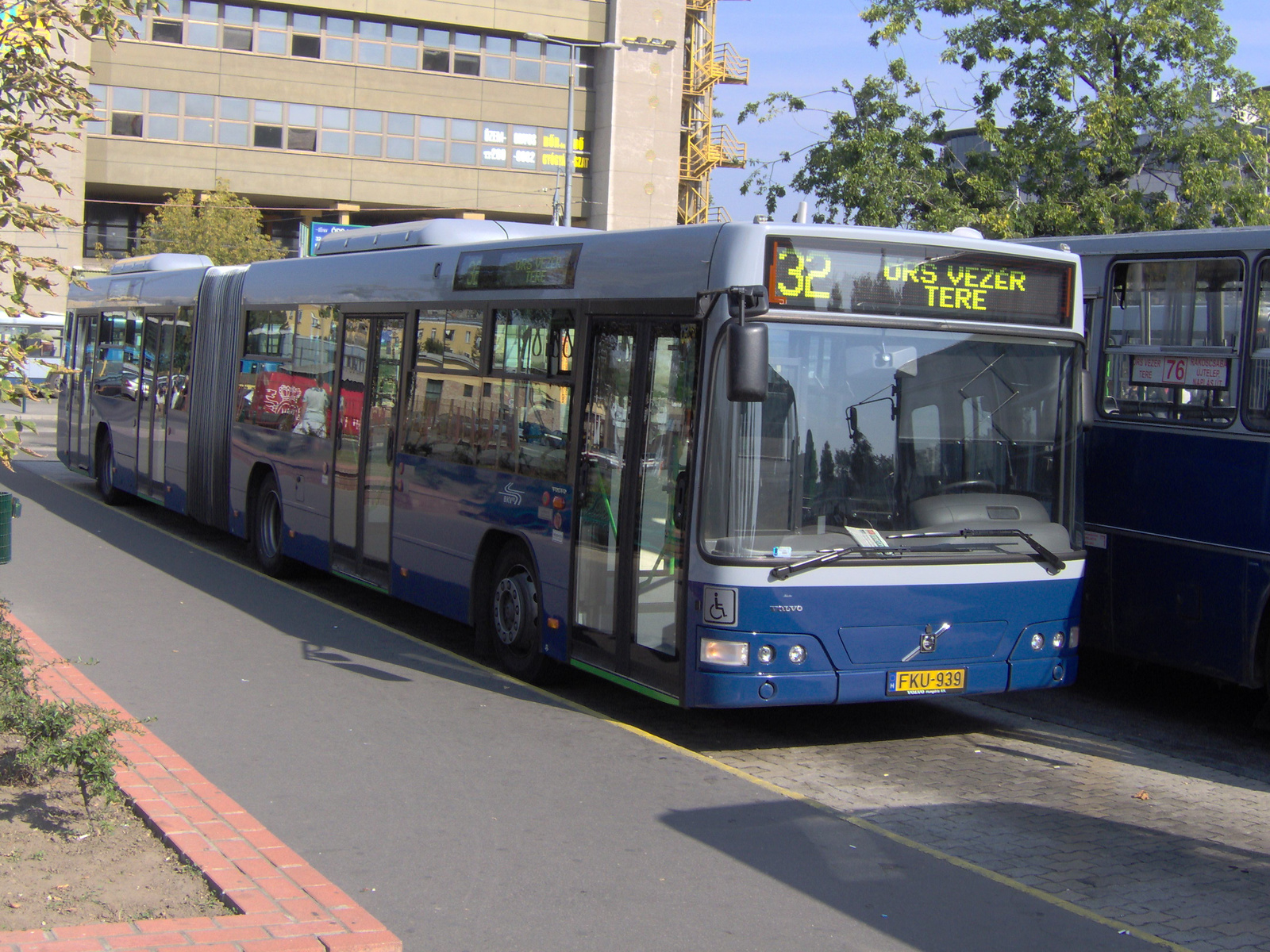 Busz FKU-939-Márta-Örs vezér tere