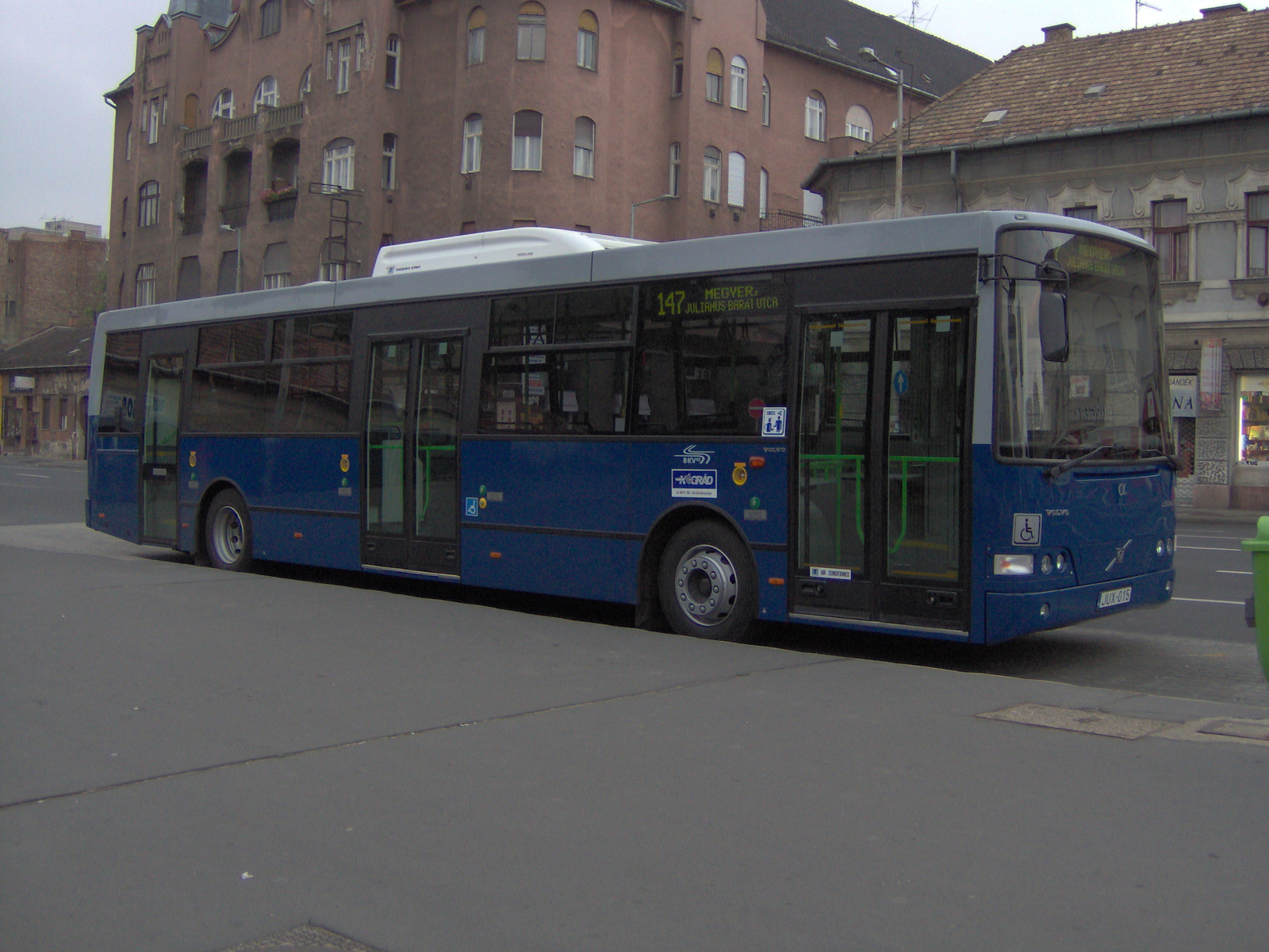 Busz JUX-015 2-Újpest-Központ