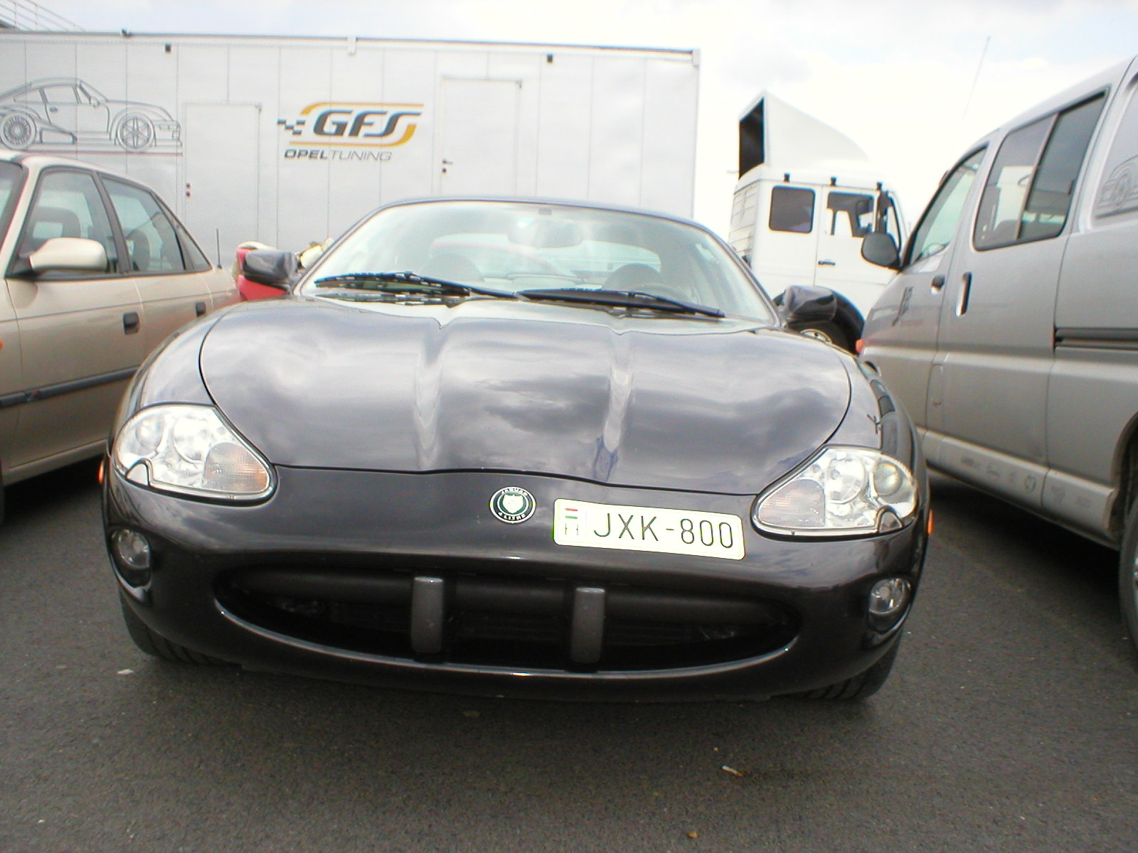 Jaguar XK 8 -- 2